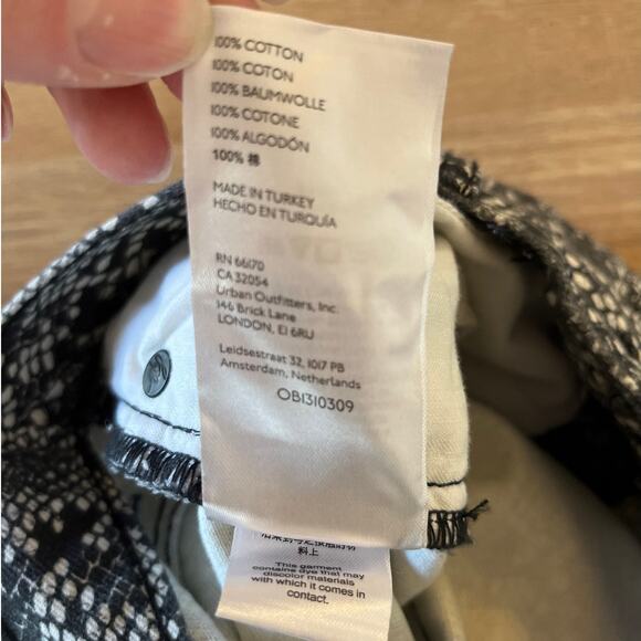 We The Free Cropped Snake Print Distressed Jeans Size 29 Straight Baggy NWT - Picture 6 of 9